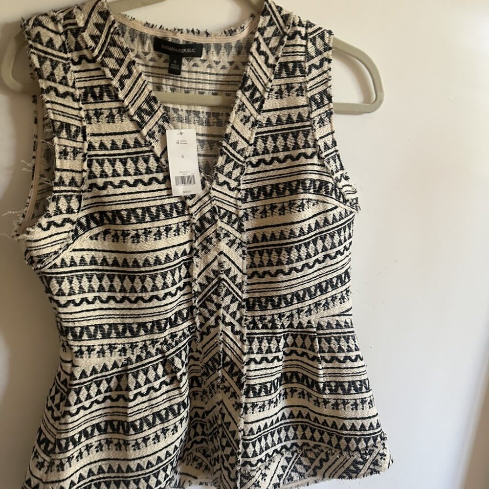 Banana Republic Black and Cream Textured Sleeveless Peplum Top